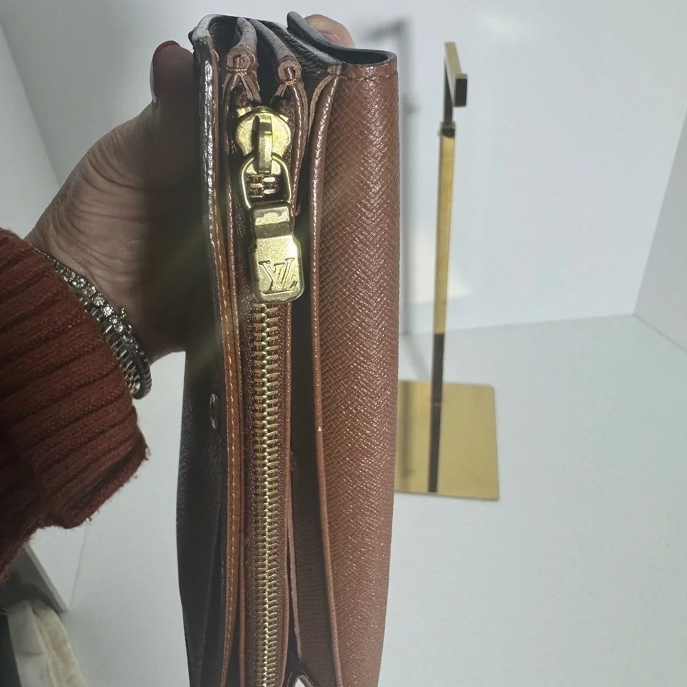 AUTHENTIC Louis Vuitton Monogram Wallet